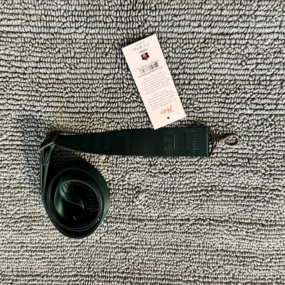 LUG 1.5 Webbed Strap - NWT
Color: Wickedly Green